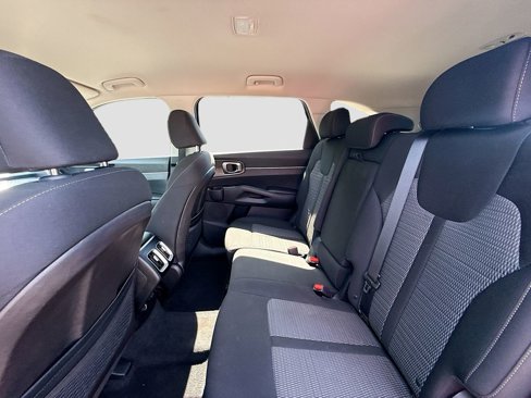 Used 2022 Kia Sorento LX image 23