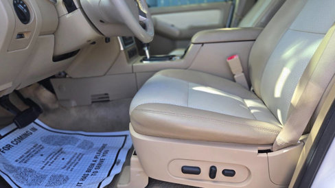 Used 2010 Mercury Mountaineer Premier image 14