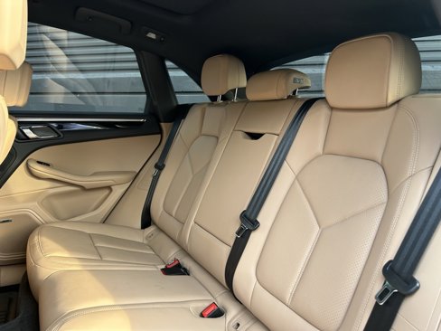 Certified 2025 Porsche Macan image 18