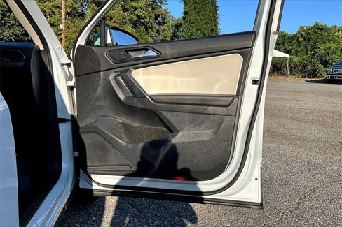 Used 2018 Volkswagen Tiguan SE image 28