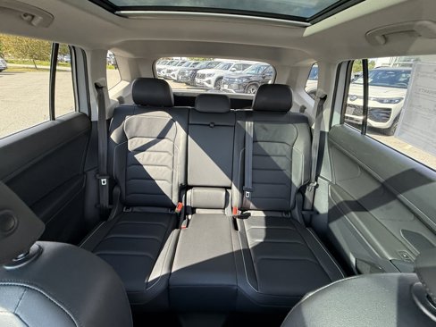 Used 2019 Volkswagen Tiguan SEL Premium image 18