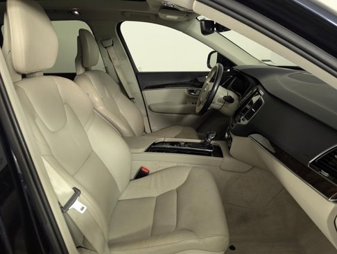 Used 2016 Volvo XC90 T6 Momentum w/ Momentum Plus Package image 23