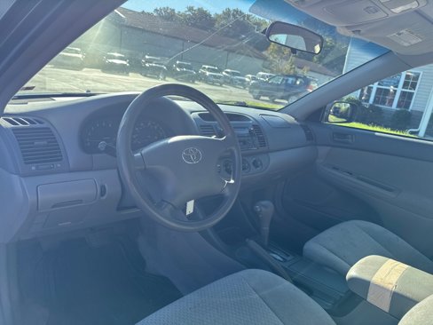 Used 2004 Toyota Camry LE image 14
