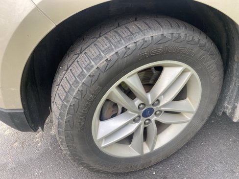 Used 2017 Ford Edge SEL w/ Equipment Group 201A image 4