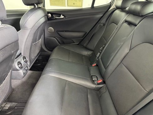 Used 2018 Kia Stinger Premium image 28