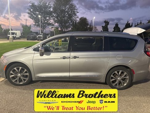 Used 2020 Chrysler Pacifica Limited w/ Tire & Wheel Group image 1