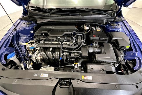Certified 2025 Hyundai Elantra SE image 9