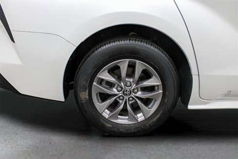 Used 2021 Toyota Sienna XLE image 16