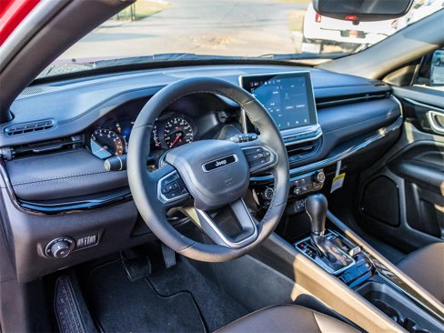 New 2025 Jeep Compass Latitude image 25