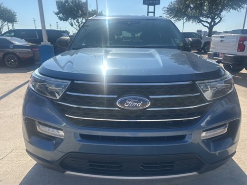 Used 2020 Ford Explorer XLT w/ Equipment Group 202A image 3