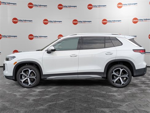 New 2025 Volkswagen Tiguan SE image 8