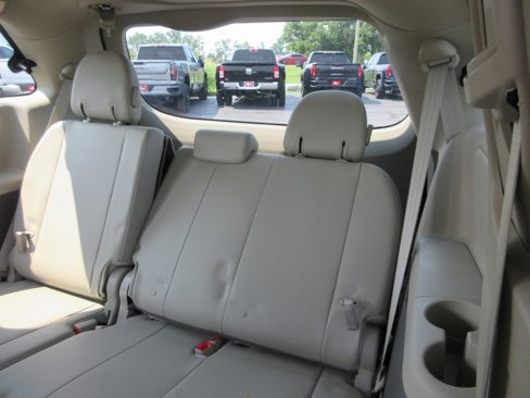 Used 2013 Toyota Sienna XLE image 18