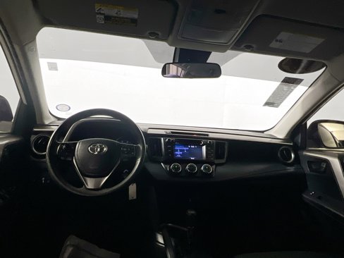 Used 2018 Toyota RAV4 LE image 29