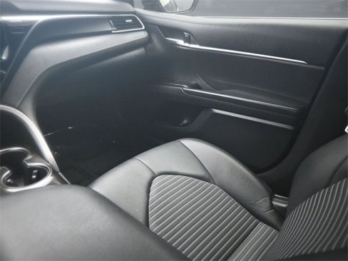 Used 2022 Toyota Camry SE image 11