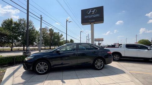 Used 2017 Toyota Camry image 4
