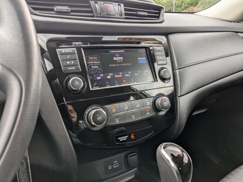Used 2020 Nissan Rogue S image 15