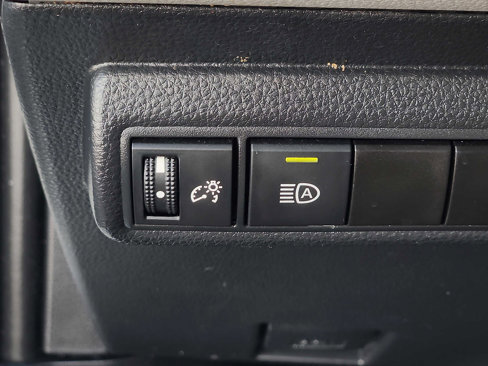 Used 2021 Toyota Corolla LE image 24