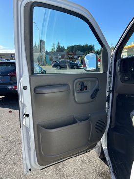 Used 2001 Chevrolet Express 3500 image 12