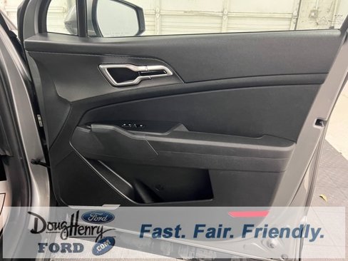 Used 2024 Kia Sportage LX image 32