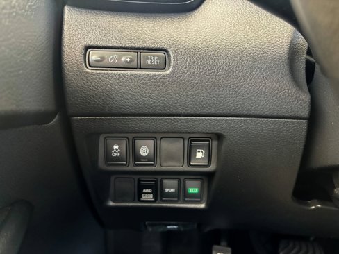 Used 2019 Nissan Rogue S image 25