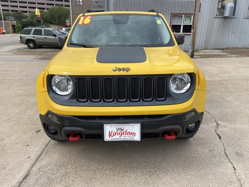 Used 2016 Jeep Renegade Trailhawk w/ Premium Trailhawk Package image 2