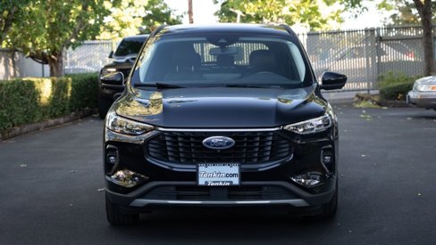Used 2023 Ford Escape Platinum image 4