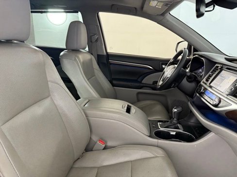 Used 2016 Toyota Highlander Limited image 32