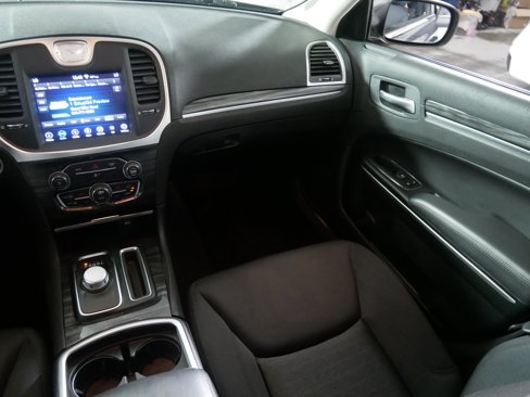 Used 2018 Chrysler 300 Touring image 11