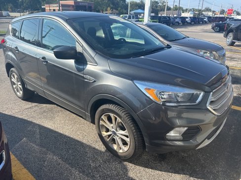 Used 2019 Ford Escape SE image 1