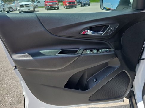 Used 2018 Chevrolet Equinox LT image 18
