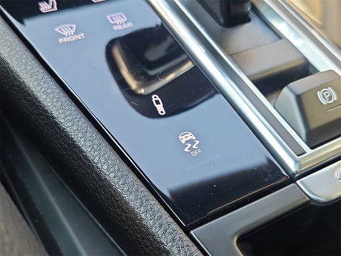 Used 2021 Porsche Cayenne Coupe image 21
