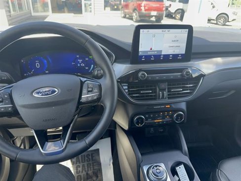 Certified 2022 Ford Escape Titanium image 31