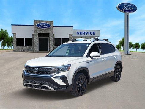 Used 2023 Volkswagen Taos SE image 3