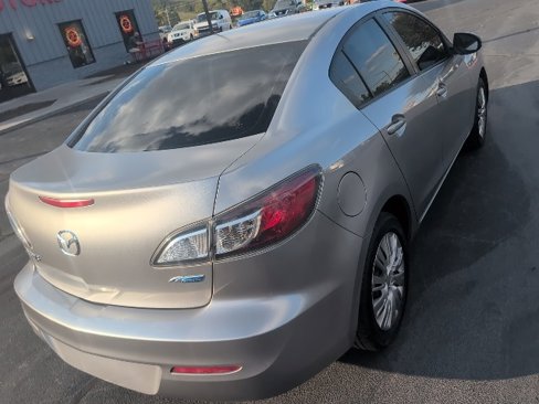 Used 2013 MAZDA MAZDA3 i Sport image 8