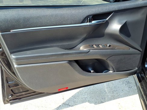 Used 2021 Toyota Camry SE image 17
