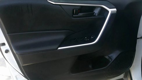 Used 2020 Toyota RAV4 LE image 10