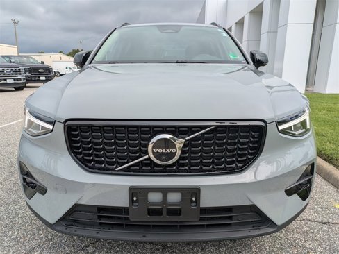 Certified 2025 Volvo XC40 B5 Plus image 9