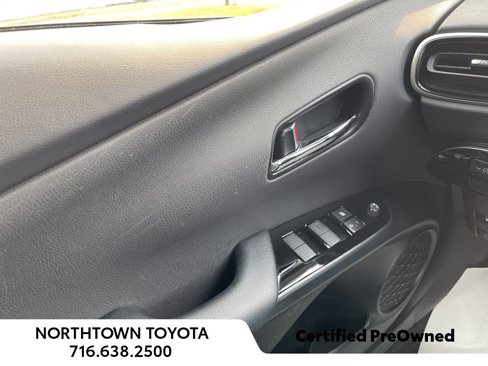 Used 2022 Toyota Prius XLE image 17