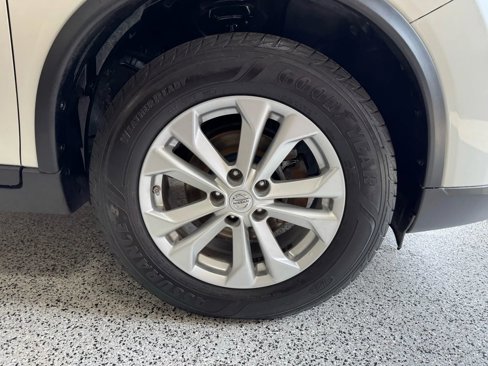 Used 2015 Nissan Rogue SV image 17