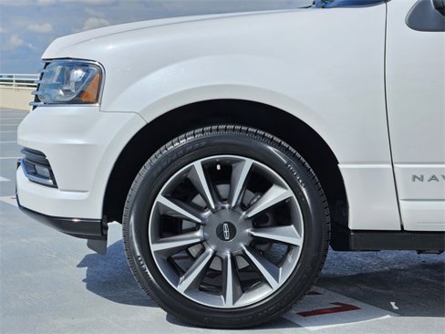 Used 2016 Lincoln Navigator Reserve image 9