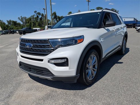 Used 2022 Ford Explorer XLT w/ Equipment Group 202A image 8