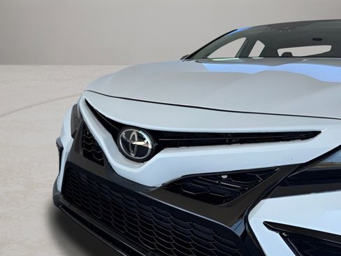 Used 2023 Toyota Camry SE image 2