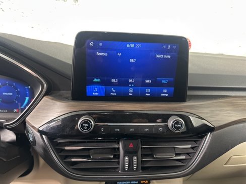 Used 2020 Ford Escape Titanium image 12