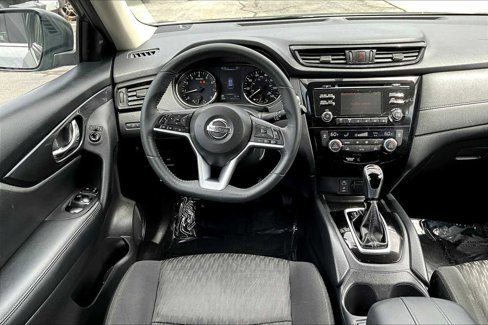 Used 2017 Nissan Rogue SV image 5