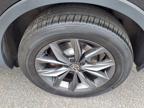 Used 2022 Volkswagen Tiguan SE image 9