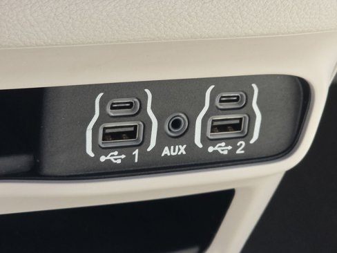 Used 2021 Chrysler Pacifica Touring-L w/ Premium & Safety Sphere Group image 8
