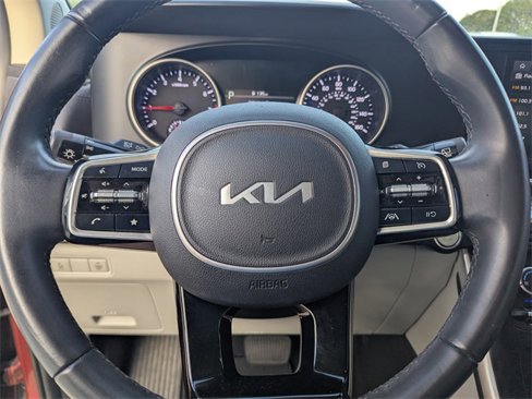 Used 2022 Kia Carnival LX image 20