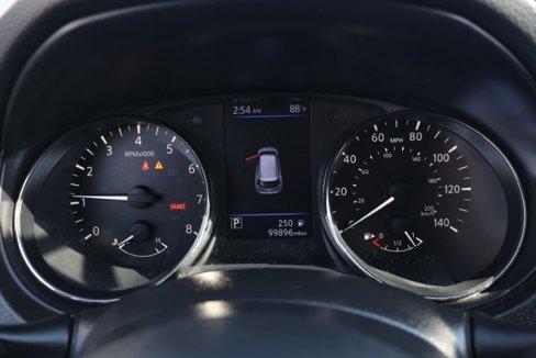 Used 2018 Nissan Rogue SV image 28