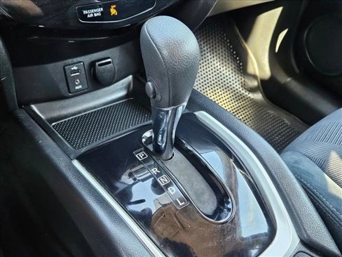 Used 2016 Nissan Rogue S image 12