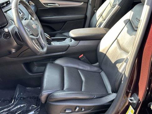 Used 2017 Cadillac XT5 Luxury w/ Driver Awareness Package image 25